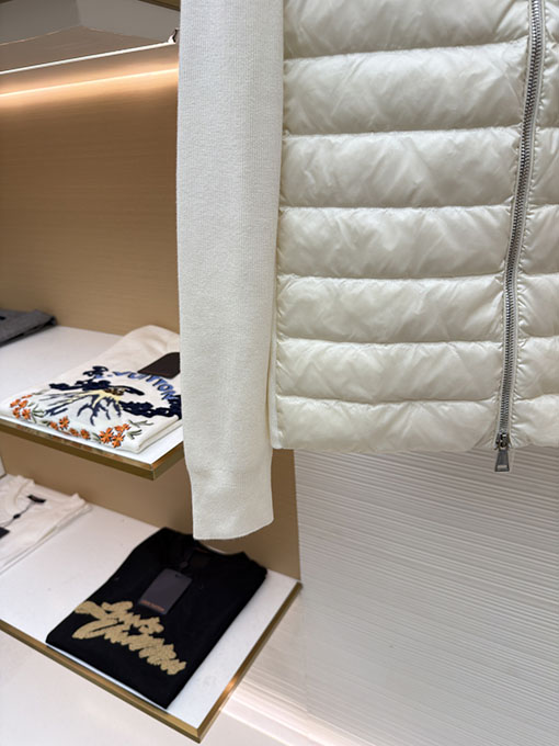 モンクレール 新モデルロゴパッチワークダウンジャケット