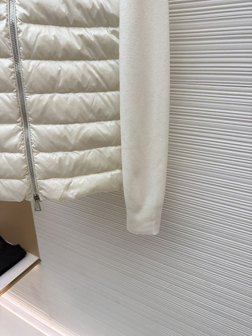 モンクレール 新モデルロゴパッチワークダウンジャケット