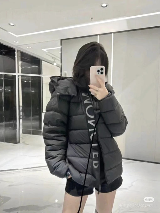 モンクレール ブラック ウォリアー デタッチャブル フード付きダウンジャケット