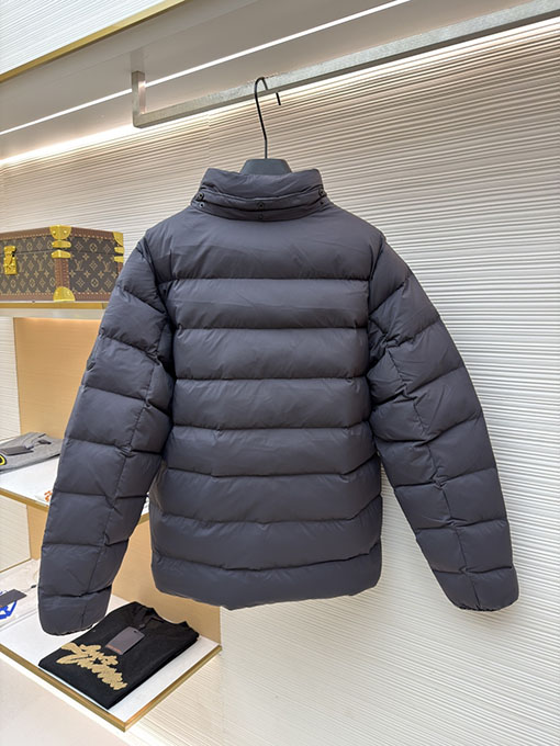 モンクレール ブラック ウォリアー デタッチャブル フード付きダウンジャケット