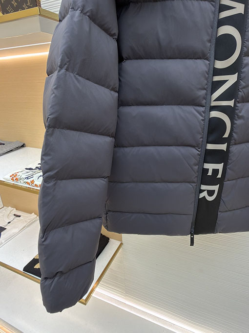 モンクレール ブラック ウォリアー デタッチャブル フード付きダウンジャケット