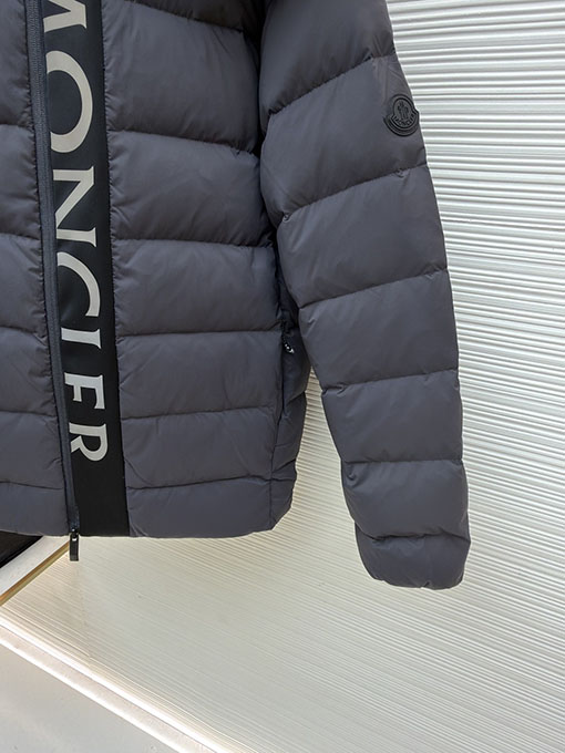 モンクレール ブラック ウォリアー デタッチャブル フード付きダウンジャケット