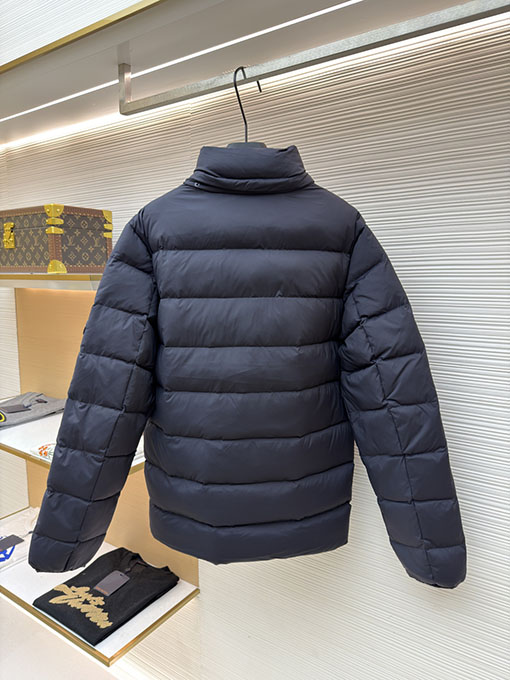 モンクレール ブラック ウォリアー デタッチャブル フード付きダウンジャケット