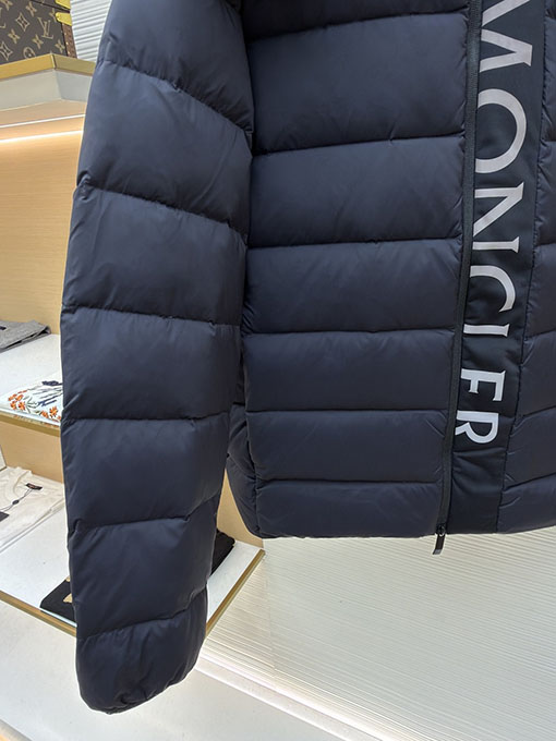 モンクレール ブラック ウォリアー デタッチャブル フード付きダウンジャケット