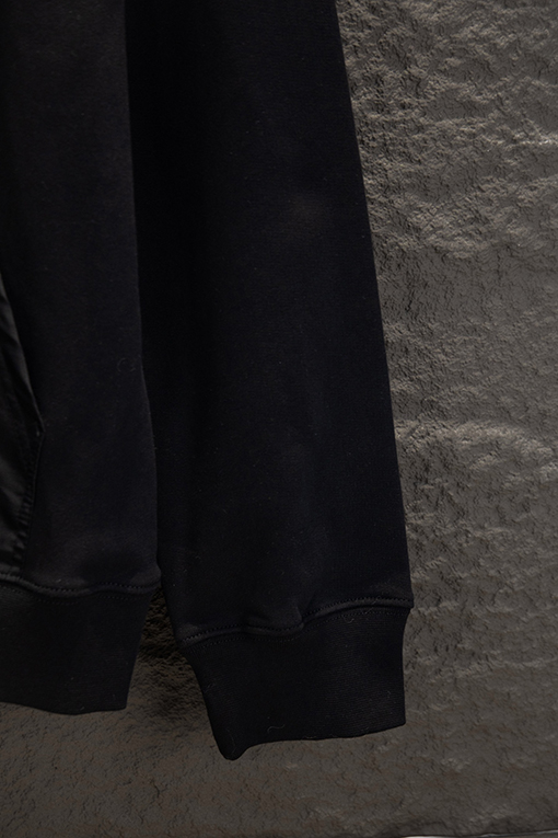 プラダスーパーコピー ハーフジップオープンチェストスウェットシャツ