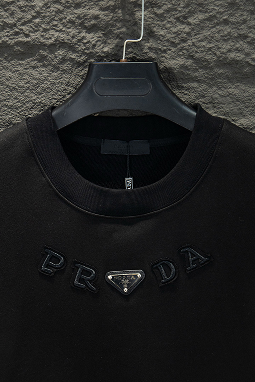 プラダ 刺繍アップリケ クルーネックスウェットシャツ