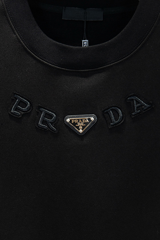 プラダ 刺繍アップリケ クルーネックスウェットシャツ