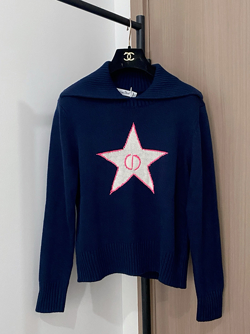 ディオール 新しいロゴ入り長袖トップス