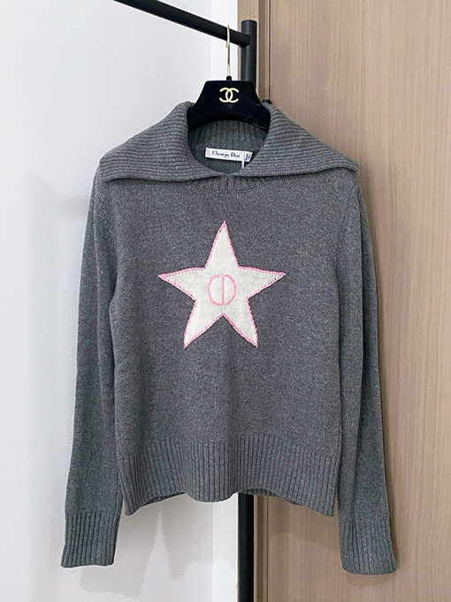 ディオール 新しいロゴ入り長袖トップス