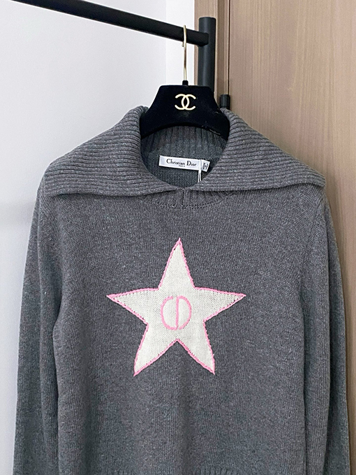 ディオール 新しいロゴ入り長袖トップス