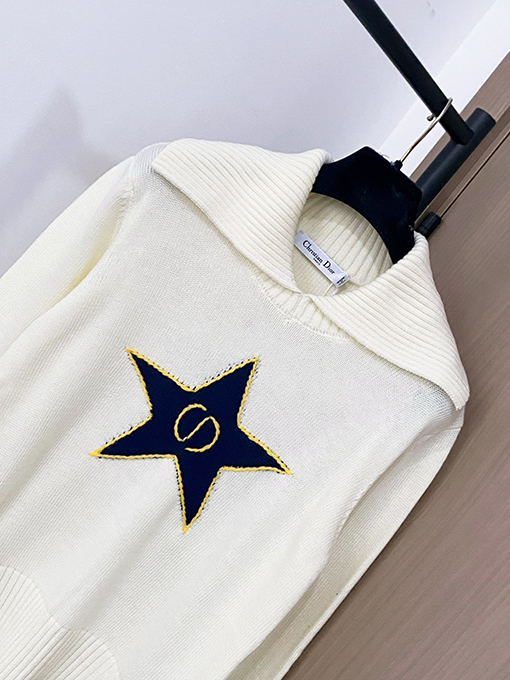 ディオール 新しいロゴ入り長袖トップス