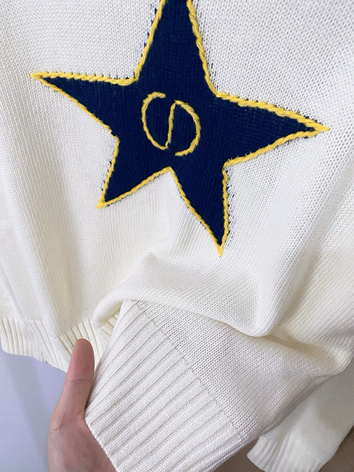 ディオール 新しいロゴ入り長袖トップス