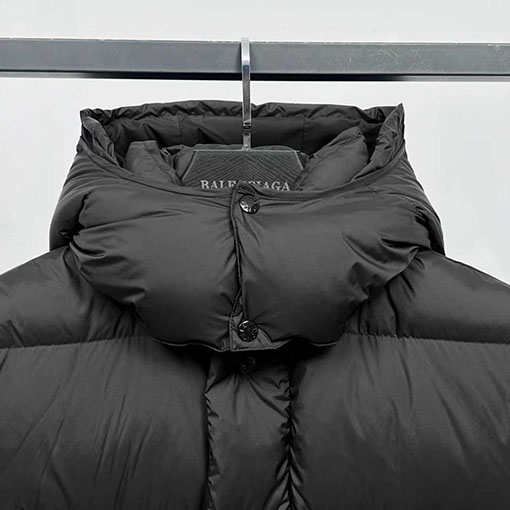 モンクレールスーパーコピー Hanoverian シリーズのマットロングダウンジャケット