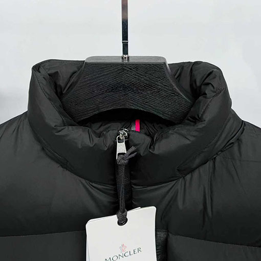 モンクレール BESBRE レザージッパーショートダウンジャケット