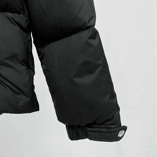 モンクレール BESBRE レザージッパーショートダウンジャケット