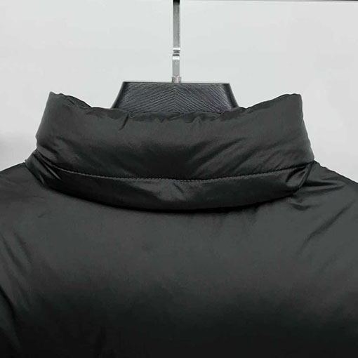 モンクレール BESBRE レザージッパーショートダウンジャケット