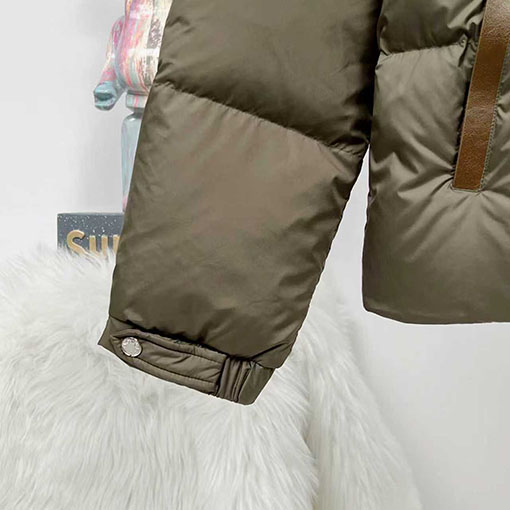 モンクレール BESBRE レザージッパーショートダウンジャケット