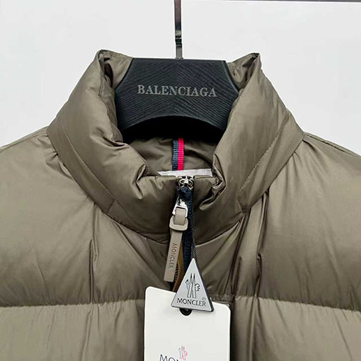 モンクレール BESBRE レザージッパーショートダウンジャケット