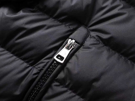 モンクレール Galion ショート丈フード付きダウンジャケット