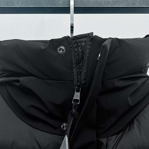 モンクレール ブラック ウォリアー アクセス コントロールエンボス レター ダウン ジャケット