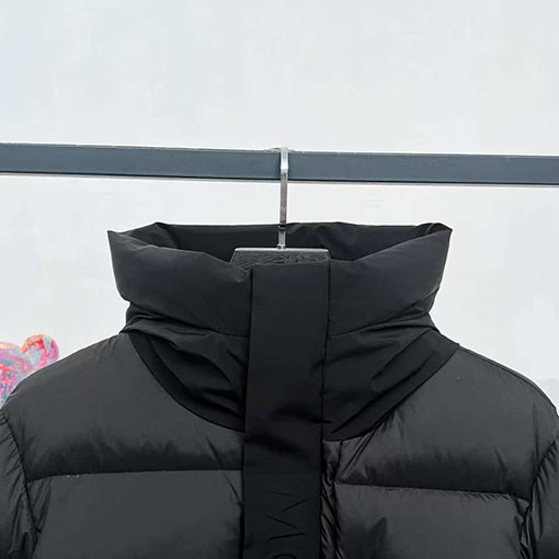 モンクレール ブラック ウォリアー アクセス コントロールエンボス レター ダウン ジャケット