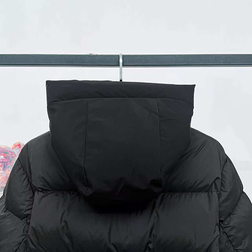 モンクレール ブラック ウォリアー アクセス コントロールエンボス レター ダウン ジャケット