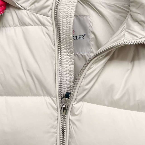 モンクレールスーパーコピー 取り外し可能なフード付きダウンジャケット