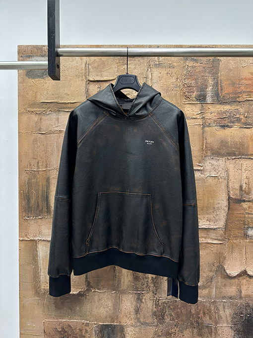 プラダスーパーコピー 新作のダメージフード付きレザープルオーバージャケット