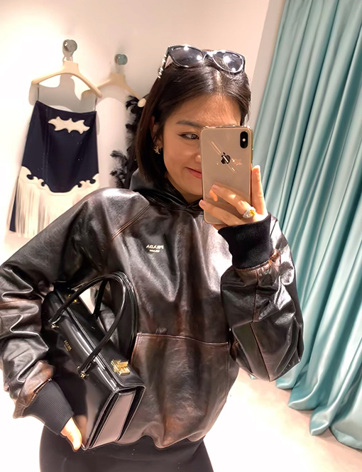 プラダスーパーコピー 新作のダメージフード付きレザープルオーバージャケット