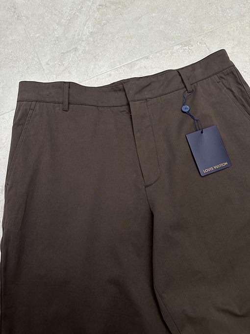 ルイヴィトンコピー ロールアップしたカジュアルパンツ
