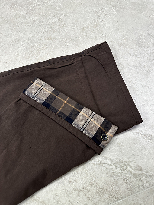 ルイヴィトンコピー ロールアップしたカジュアルパンツ