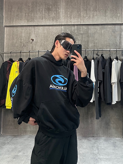 バレンシアガ Balenciaga サーフシリーズ クラックルプリント パーカー