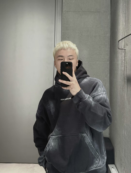 バレンシアガスーパーコピー ロゴ刺繍入り手描きグラフィティパーカー