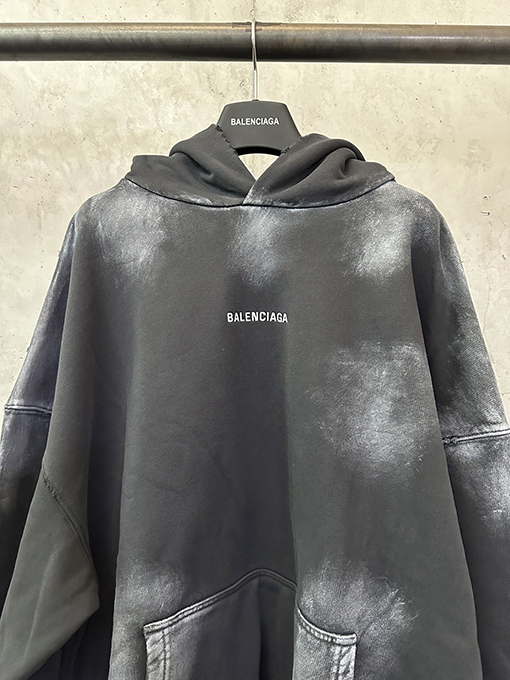 バレンシアガスーパーコピー ロゴ刺繍入り手描きグラフィティパーカー