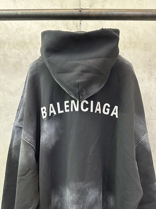 バレンシアガスーパーコピー ロゴ刺繍入り手描きグラフィティパーカー