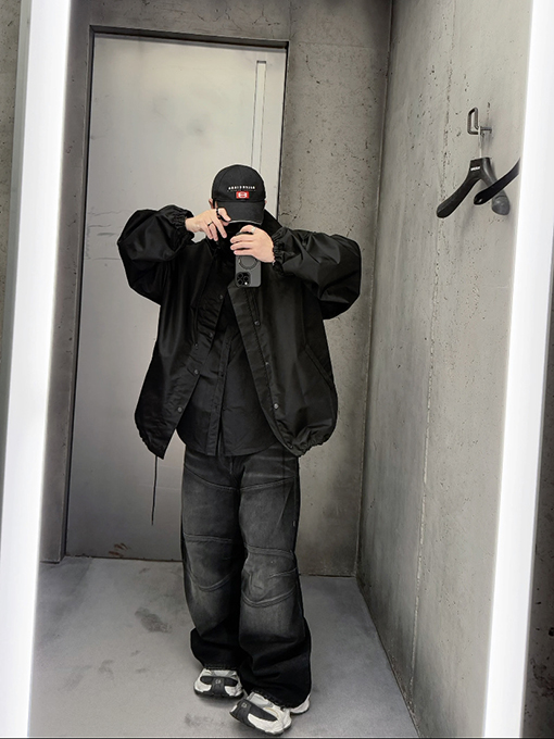 バレンシアガ ローズピンクのマスキングテープフード付きウィンドブレーカー