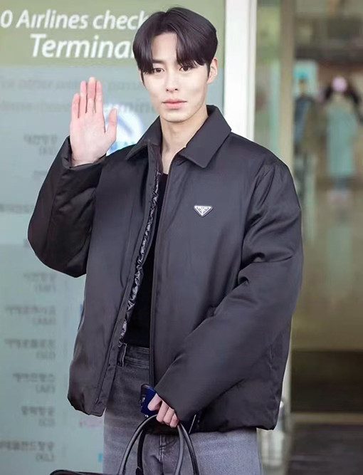 プラダ 新しいランウェイリサイクルナイロンダウンジャケット