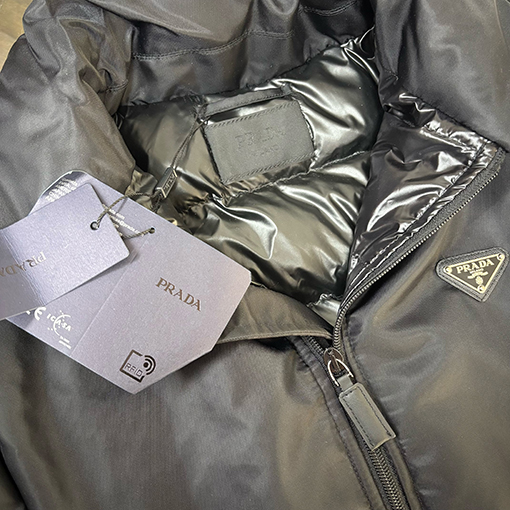 プラダ 新しいランウェイリサイクルナイロンダウンジャケット
