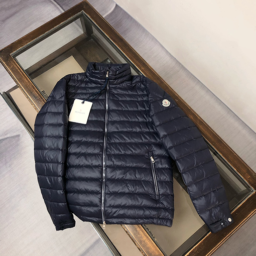 モンクレールコピー Arnique メンズショートダウンジャケット