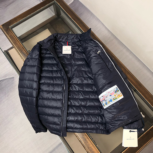 モンクレールコピー Arnique メンズショートダウンジャケット