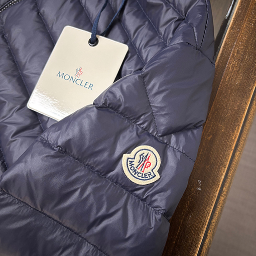 モンクレールコピー Arnique メンズショートダウンジャケット