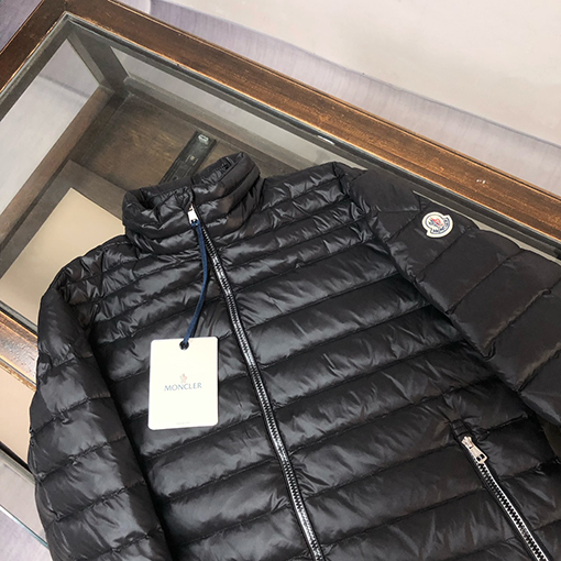 モンクレールコピー Arnique メンズショートダウンジャケット