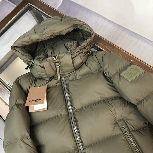 バーバリー 新しいフード付きダウンジャケット