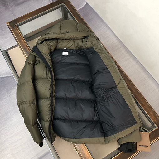 バーバリー 新しいフード付きダウンジャケット