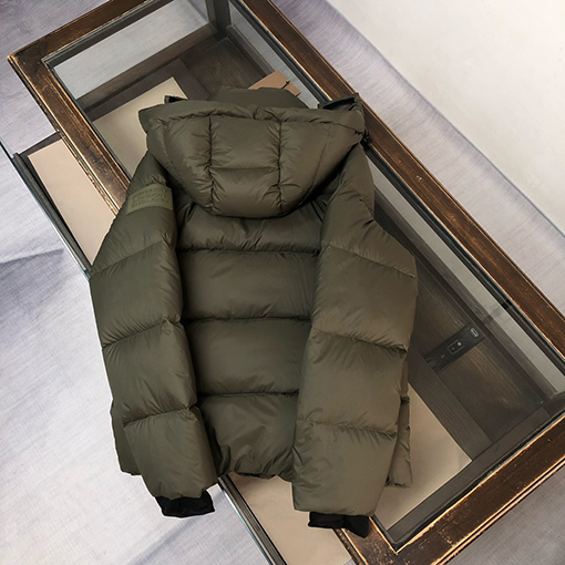 バーバリー 新しいフード付きダウンジャケット