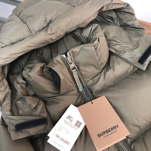 バーバリー 新しいフード付きダウンジャケット