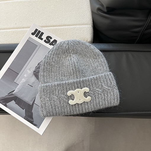 セリーヌスーパーコピー アンゴラウサギの毛の超ソフトなニット帽