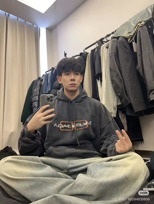 バレンシアガスーパーコピー Balenciaga ダブルBスローガンパーカー