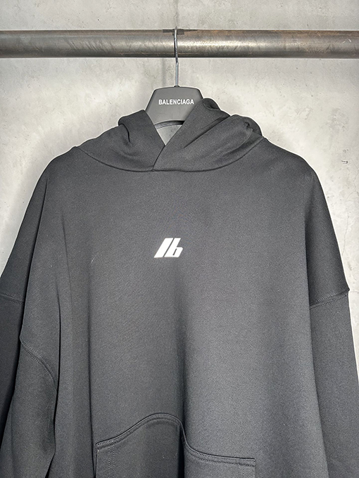 バレンシアガ Balenciaga IBスローガン反射プリントパーカー