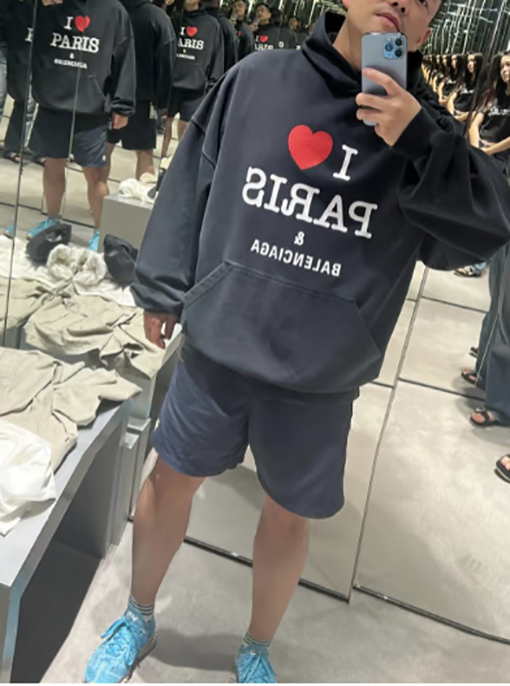 バレンシアガ Balenciaga PARIS ハートパリプリントパーカー